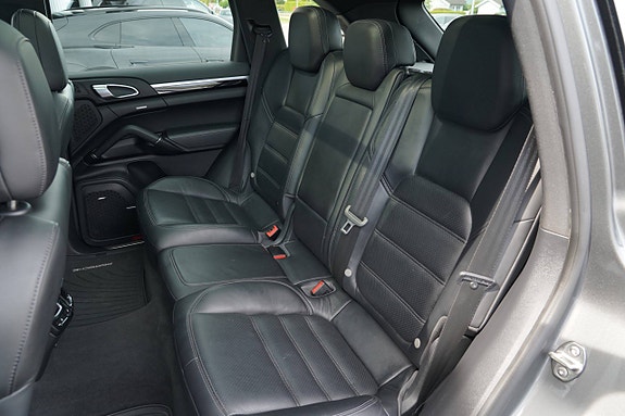 Porsche Cayenne 21 of 26