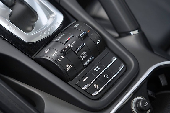 Porsche Cayenne 13 of 26