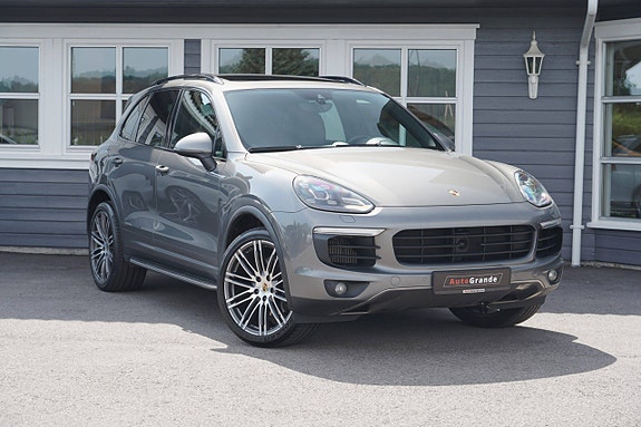Porsche Cayenne 5 of 26