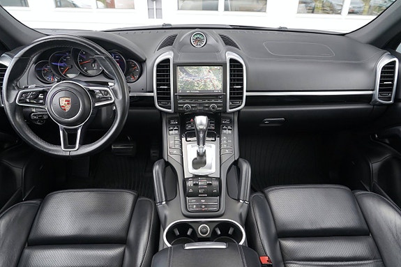 Porsche Cayenne 22 of 26