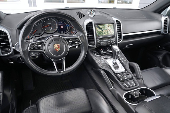 Porsche Cayenne 24 of 26