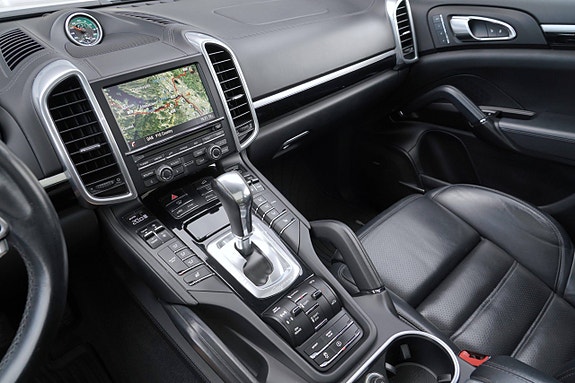 Porsche Cayenne 12 of 26