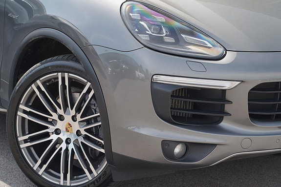 Porsche Cayenne 7 of 26