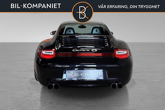 Porsche 911 4 of 5
