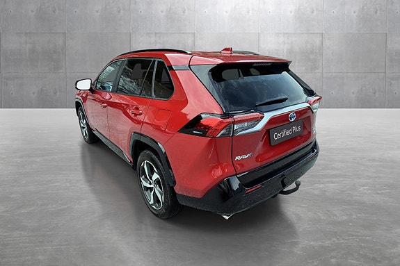 Toyota RAV4 Plug-in Hybrid 3 of 5