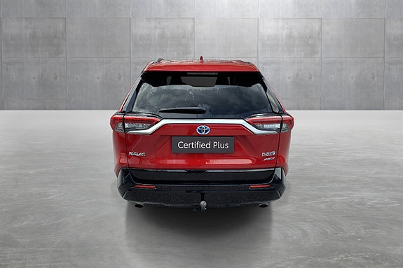 Toyota RAV4 Plug-in Hybrid 4 of 5