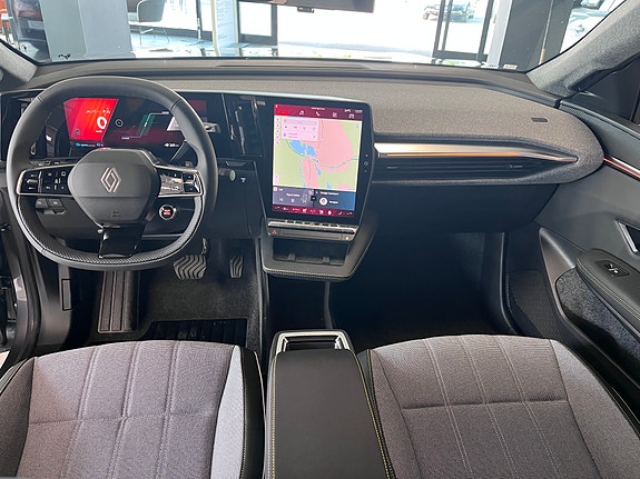 Renault Scenic E-Tech 9 of 12