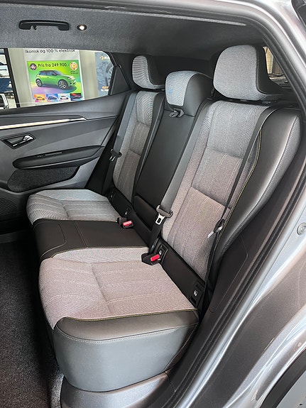 Renault Scenic E-Tech 7 of 12