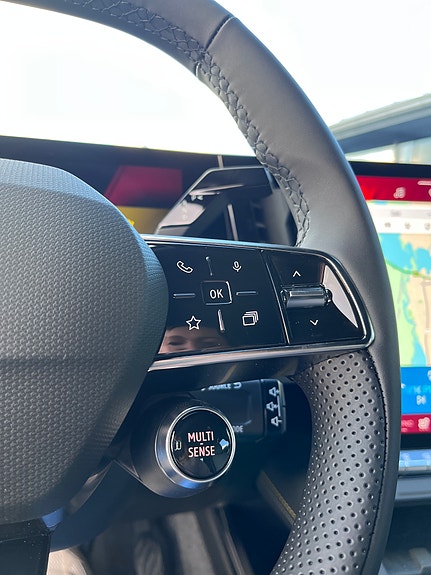 Renault Scenic E-Tech 10 of 12