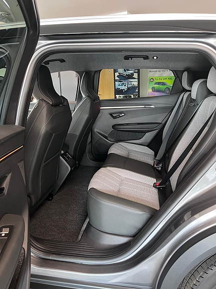 Renault Scenic E-Tech 6 of 12