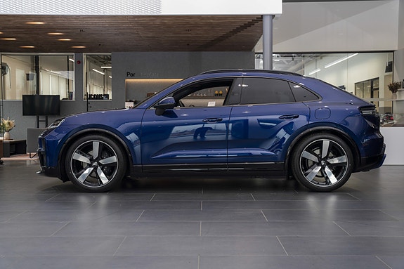 Porsche Macan 2 of 5