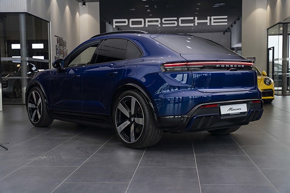 Porsche Macan 3 of 5