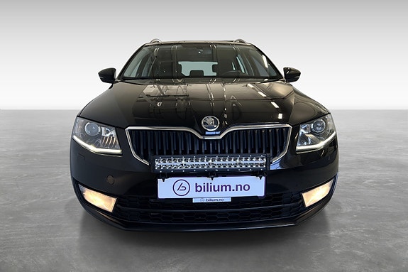 Skoda Octavia 2 of 5