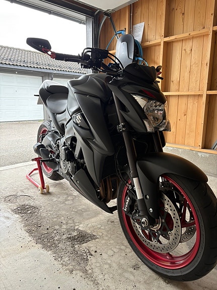 Suzuki GSX-S 1000 3 of 14
