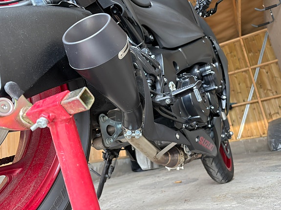 Suzuki GSX-S 1000 6 of 14