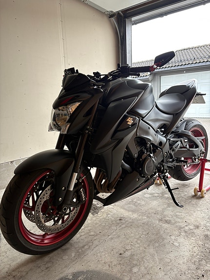 Suzuki GSX-S 1000 2 of 14
