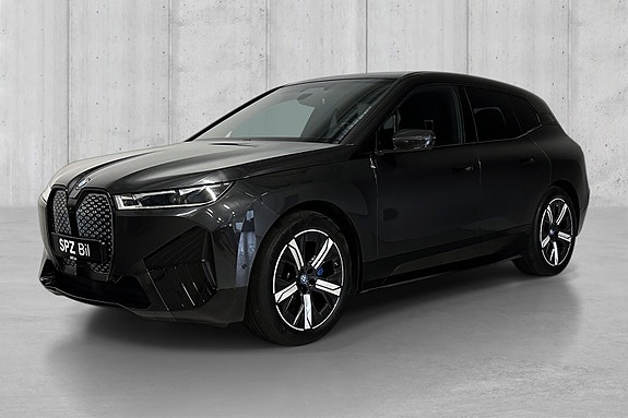 BMW iX 2 of 5