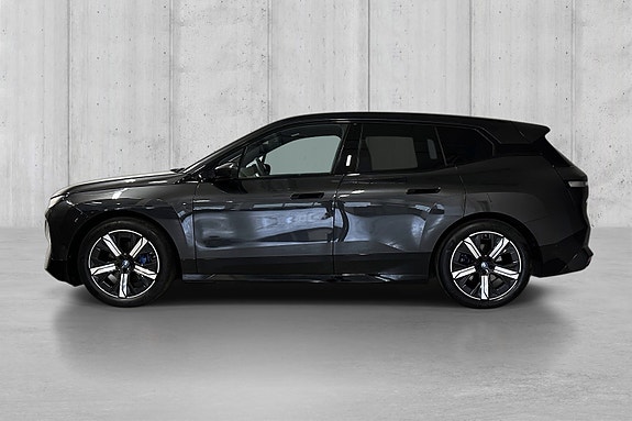 BMW iX 4 of 5