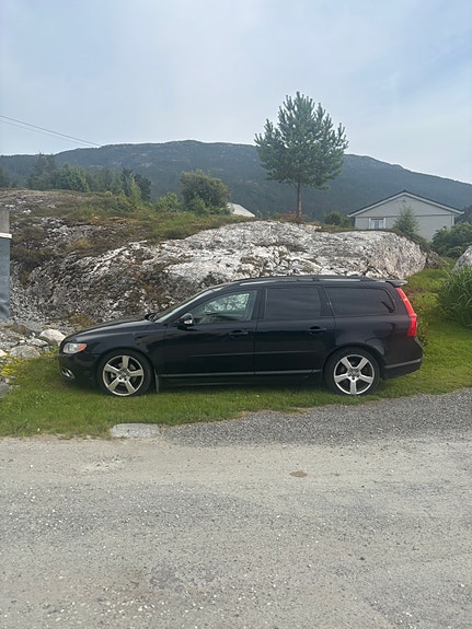 Volvo V70 2 of 5