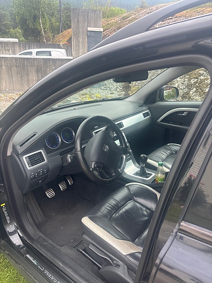 Volvo V70 4 of 5