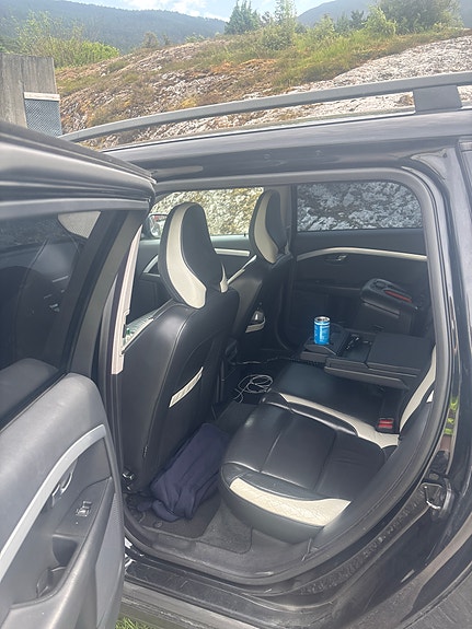 Volvo V70 3 of 5
