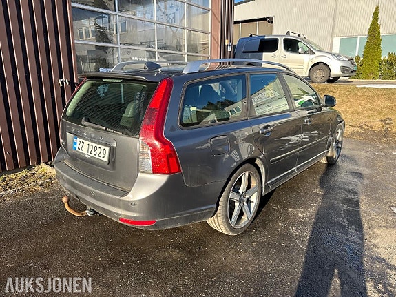 Volvo V50 4 of 5