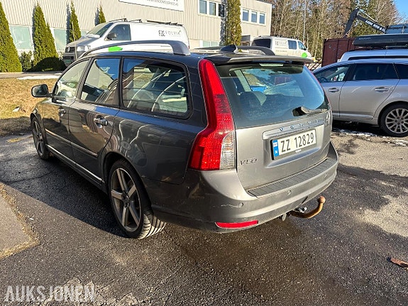 Volvo V50 3 of 5