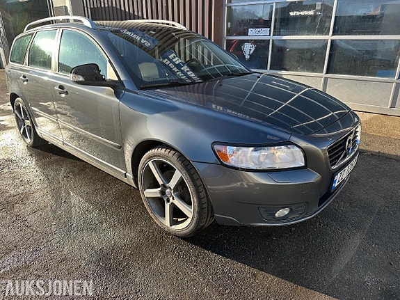 Volvo V50 2 of 5