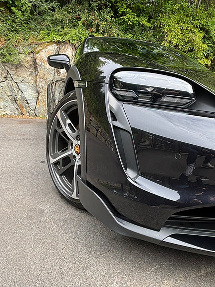 Porsche Taycan 4S 7 of 30