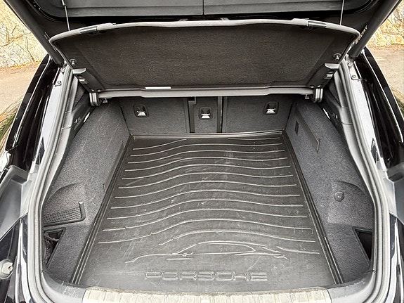 Porsche Taycan 4S 14 of 30