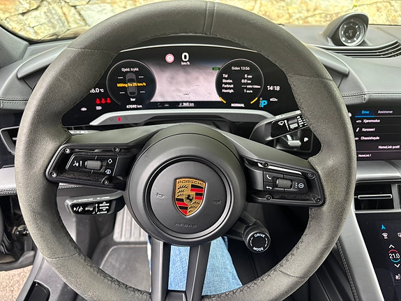 Porsche Taycan 4S 22 of 30