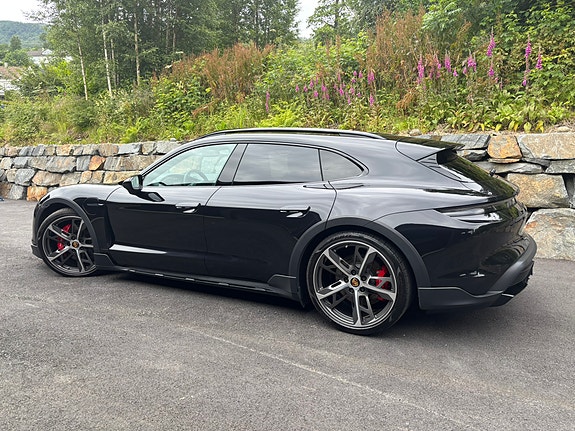 Porsche Taycan 4S 2 of 30