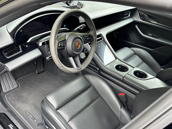 Porsche Taycan 4S 24 of 30