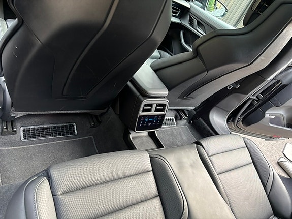Porsche Taycan 4S 28 of 30