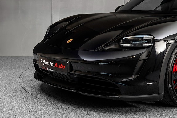 Porsche Taycan Cross Turismo 3 of 5