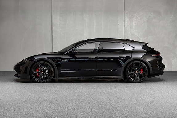 Porsche Taycan Cross Turismo 4 of 5