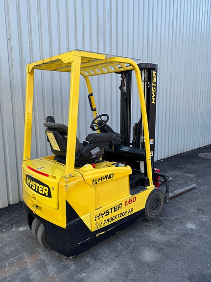 Hyster J1-60XMT 3 of 5
