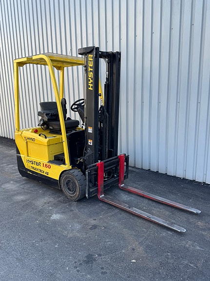 Hyster J1-60XMT 2 of 5