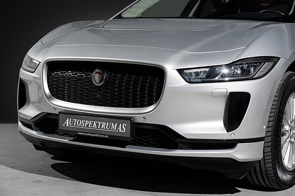 Jaguar I-PACE 2 of 5