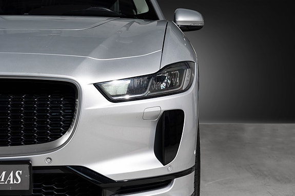 Jaguar I-PACE 4 of 5