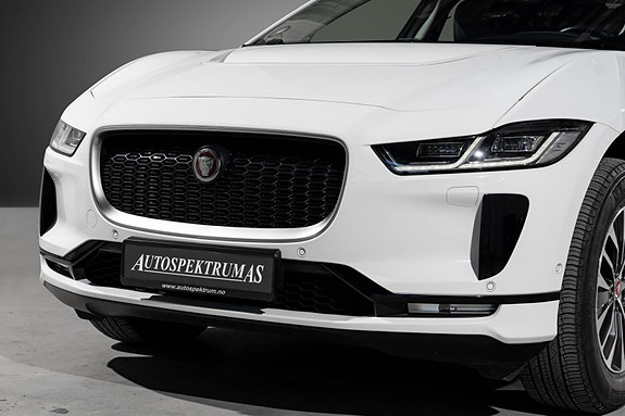 Jaguar I-PACE 2 of 5