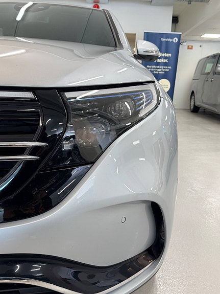 Mercedes-Benz EQC400 4 of 5