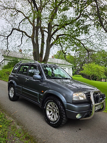 Suzuki Grand Vitara 3 of 5
