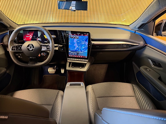 Renault Scenic E-Tech 18 of 26
