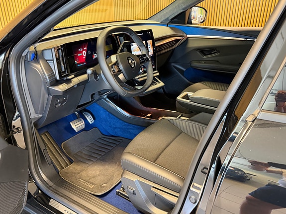 Renault Scenic E-Tech 12 of 26