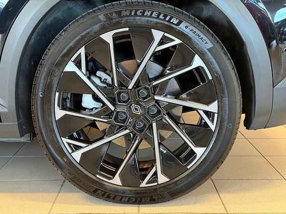Renault Scenic E-Tech 10 of 26