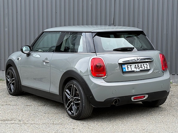 MINI One 2 of 5