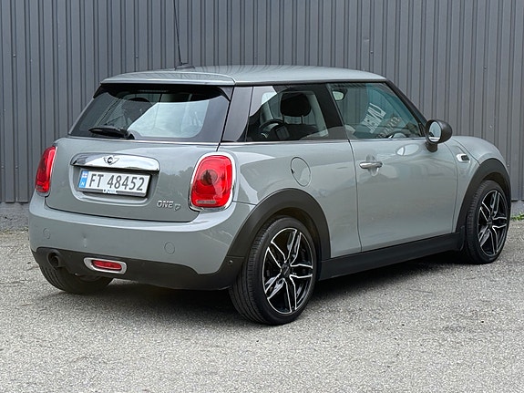 MINI One 3 of 5