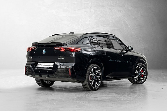BMW iX2 3 of 27