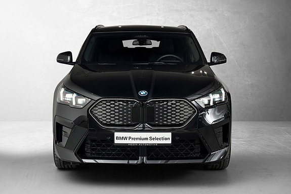 BMW iX2 4 of 27